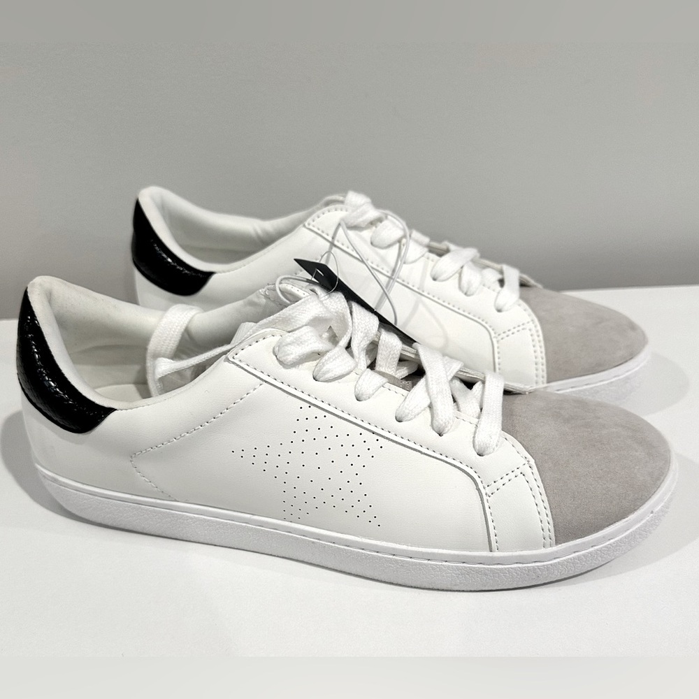 NWT women’s sneakers